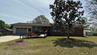 1814 Northwest Ln NW, Cullman, AL 35055