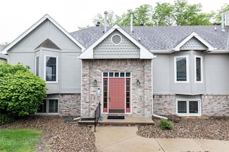8144 Dellwood Dr, Urbandale, IA 50322
