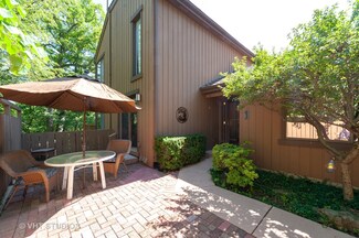 303 Bluff Ct, Lake Barrington, IL 60010