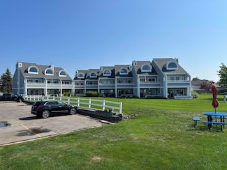 113 Millpoint Dr Unit 113, Spring Lake, MI 49456