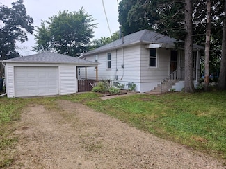 447 E Geneva St, Elkhorn, WI 53121
