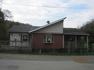 16 School St, Coal Center, PA 15423