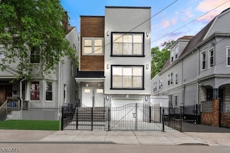 30 Fabyan Place, Newark, NJ 07108