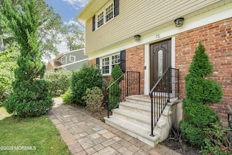15 Oak Leaf Ln, Toms River, NJ 08755