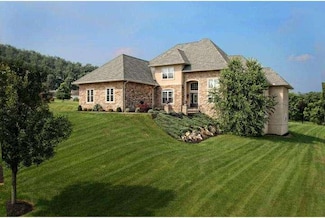 57 Glen Oley Dr, Reading, PA 19606