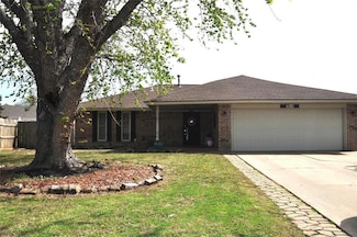508 Ladd Cir, Moore, OK 73160