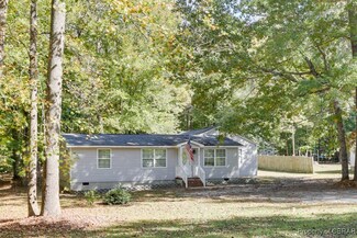 8729 Marlfield Rd, Gloucester, VA 23061