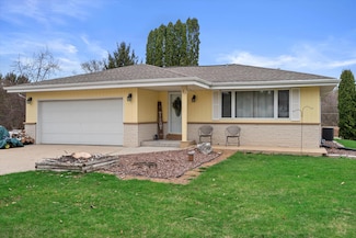 N56W29328 Westview Rd, Hartland, WI 53029