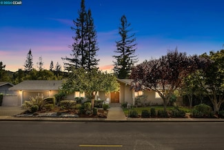 311 Fernwood Dr, Moraga, CA 94556