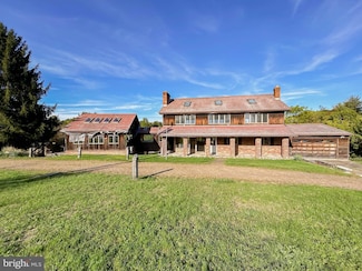 108 Economy Grade Rd, Coraopolis, PA 15108