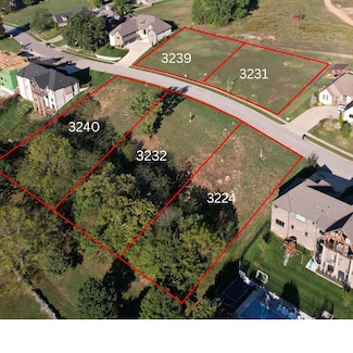 3239 W Bluffview St, Springfield, MO 65810