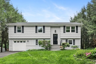 232 Woodridge Dr S, Stamford, CT 06902