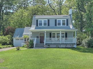 8 Woods End Rd, West Orange, NJ 07052