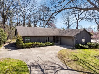 34017 N Lakeside Dr, Grayslake, IL 60030