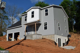 245 Hanover St, Glen Rock, PA 17327