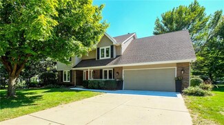 6492 N Winwood Dr, Johnston, IA 50131