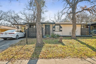 5536 Wainwright Dr, Fort Worth, TX 76112