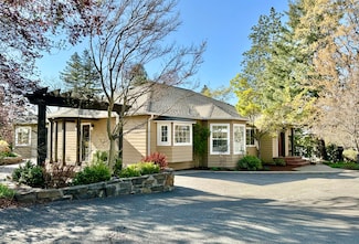2570 Siskiyou Blvd, Ashland, OR 97520