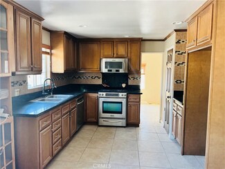 83 Bonanza Rd Unit 322, Palm Springs, CA 92262