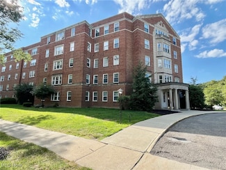 13800 Fairhill Rd Unit 321, Shaker Heights, OH 44120