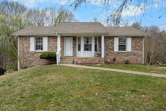 740 Acorn Dr, Clarksville, TN 37043