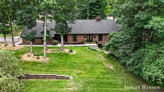 2517 Shadowbrook Dr SE, Grand Rapids, MI 49546