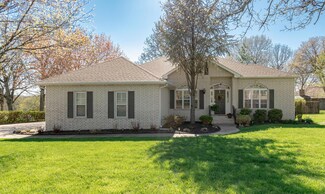 916 Lakewood Dr, Monett, MO 65708