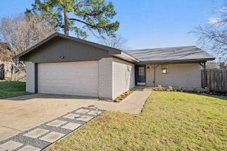 926 Harber Ave, Grapevine, TX 76051