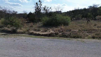 000 Lake Point Rd, Comanche, TX 76442