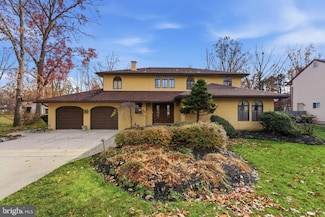 3 Stonehurst Dr, Voorhees, NJ 08043