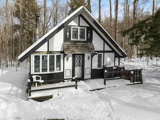 331 Sun Valley Dr, Harbor Springs, MI 49740
