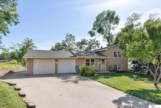2103 Lindyview Ln, Bellevue, NE 68005
