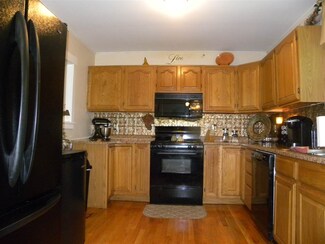861 Daniels Farm Rd, Saint Johnsbury, VT 05819