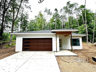 11300 Apache Wells Ct, Canadian Lakes, MI 49346