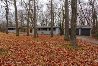 1490 Indian Trail Dr, Riverwoods, IL 60015