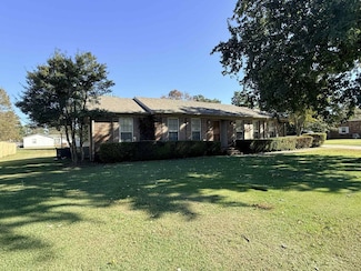902 Jackson Dr, Athens, AL 35611