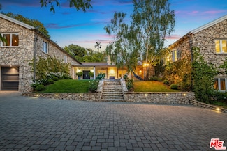 422 Parkwood Dr, Los Angeles, CA 90077