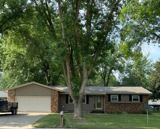 660 17th St, Windom, MN 56101