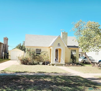 1208 Ross St, Clovis, NM 88101