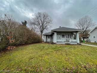 974 Parkside Dr, Alliance, OH 44601
