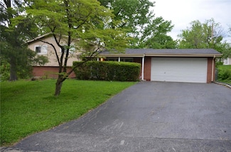 6 Village Dr, Saint Louis, MO 63146