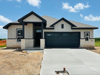 409 Sawtooth Oak Dr, Seguin, TX 78155