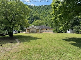 80 Flint Ln, Racine, WV 25165