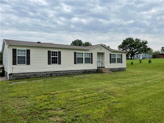 5500 SE Deer Run Dr, Lathrop, MO 64465