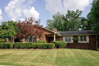 641 Lakeshore Dr, Lexington, KY 40502