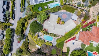 560 N Tigertail Rd, Los Angeles, CA 90049