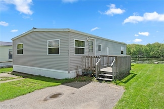 4765 Valley Hills Dr, Ravenna, OH 44266