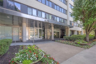 803 W 48th St Unit 404, Kansas City, MO 64112