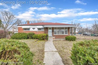 27418 Maplewood St, Garden City, MI 48135