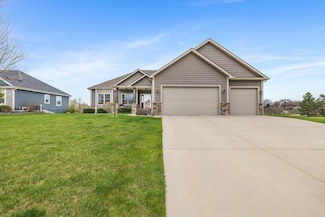1035 E Peach Tree Ln, Oak Creek, WI 53154